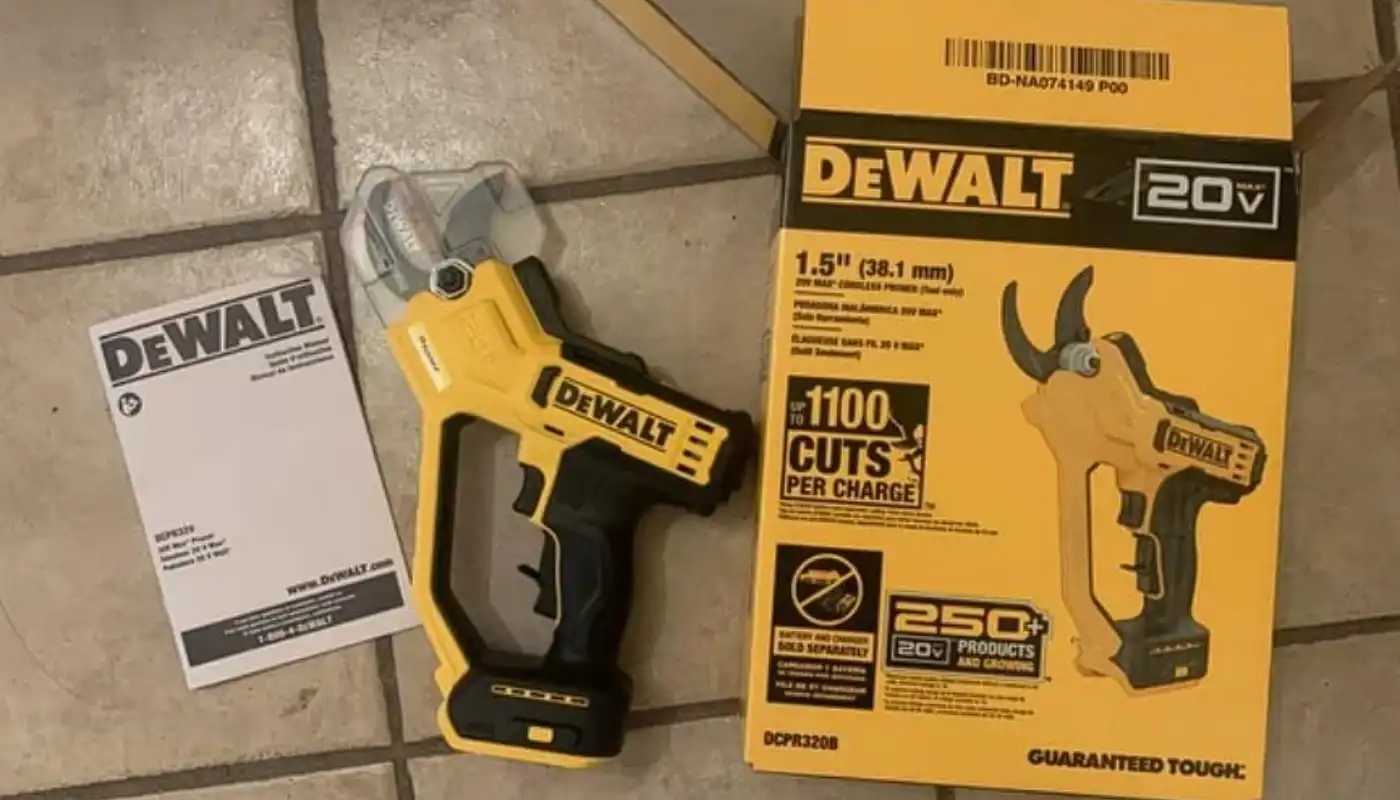 DeWalt 20V MAX Cordless Battery Pruner