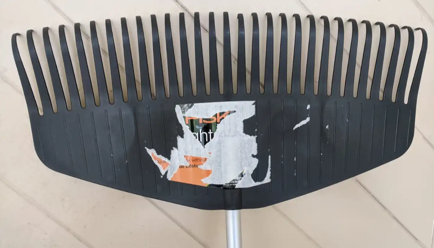 Fiskars 24-inch Leaf Rake